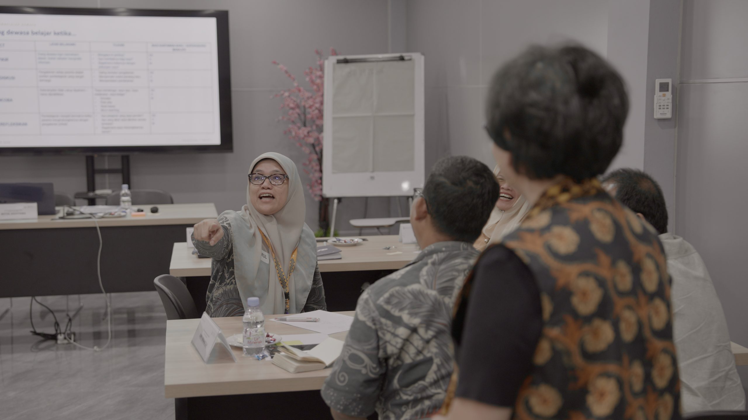 Antusiasme peserta selama sesi simulator studi kasus
